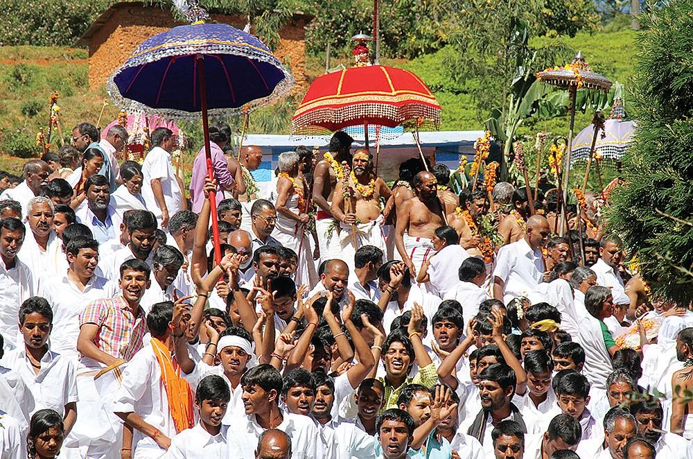 “தெய்வத்தின் பெயரால் சிறுவர்களின் வாழ்வை சிதைக்கலாமா?”