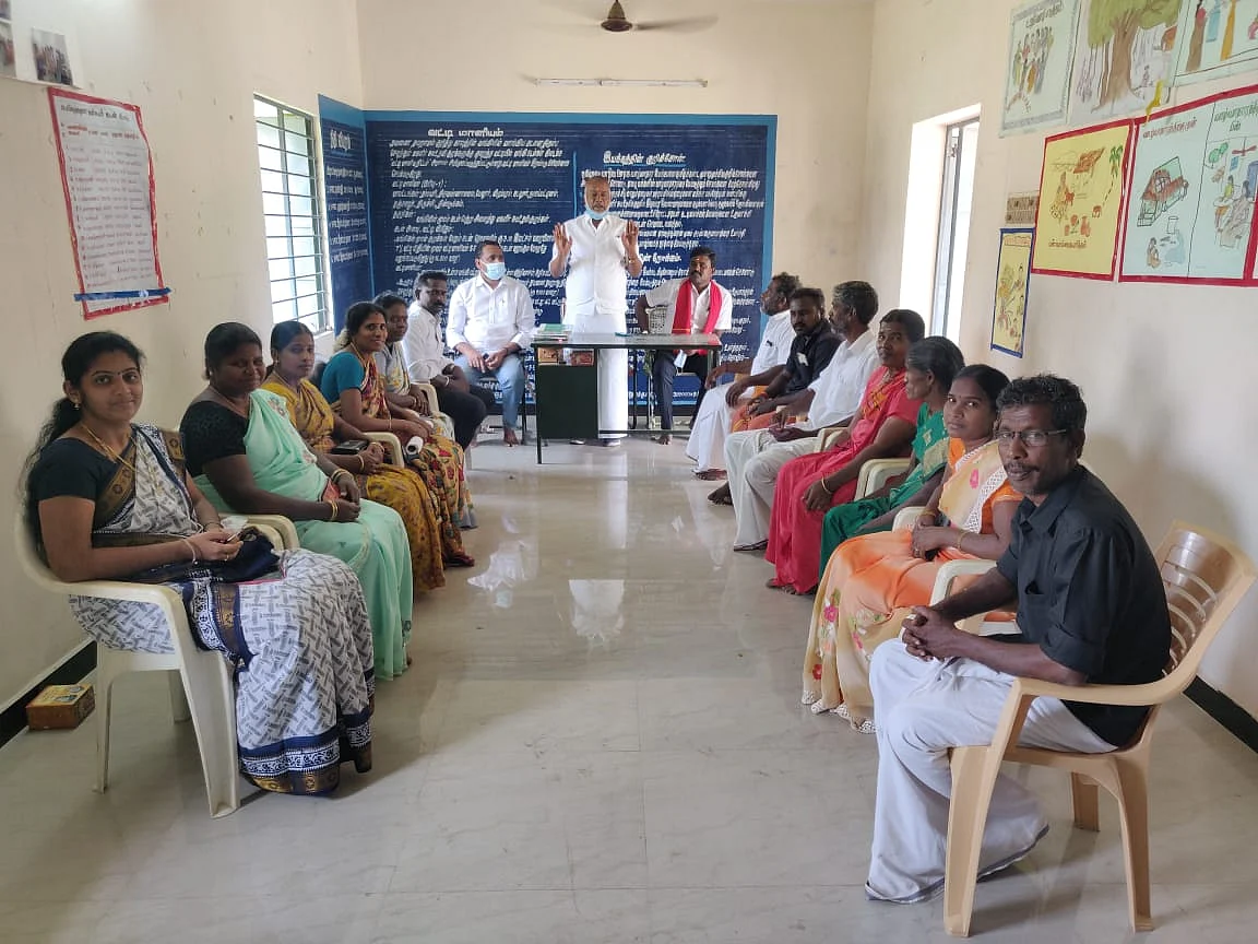 திண்டுக்கல்: பன்றிகளை பிடித்துக் கொடுத்தால் சன்மானம்! - ஊராட்சி தீர்மானத்துக்கு என்ன காரணம்?!