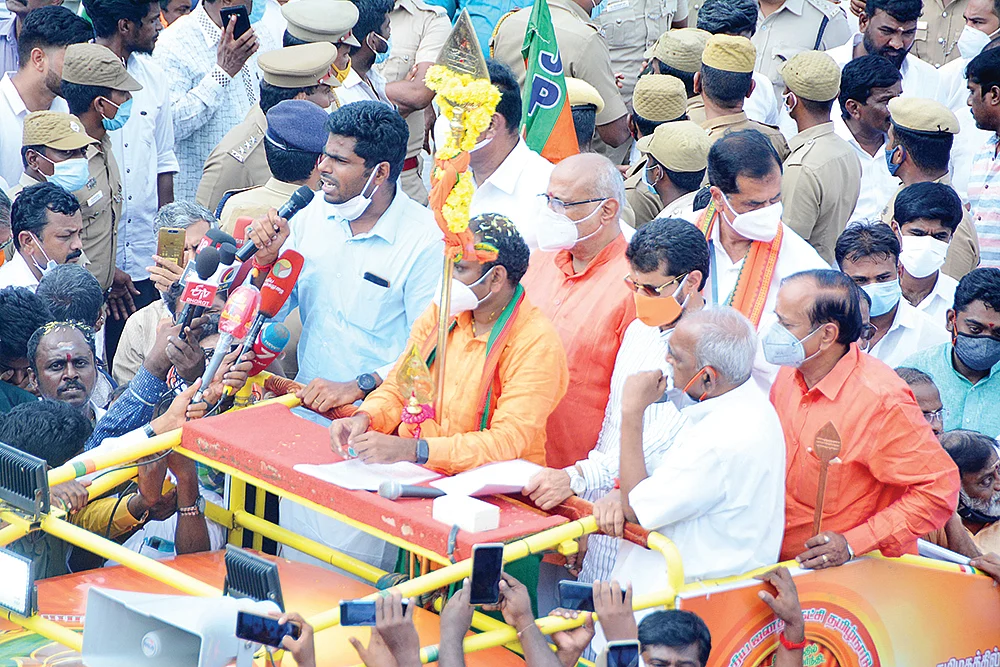 பல்ப் வாங்கலையோ... பல்ப்! - தமிழக பா.ஜ.க பரிதாபங்கள்!