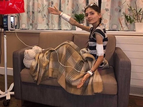 ``நான் பிறக்க அனுமதித்ததே தவறு!'', டாக்டர்மீது வழக்கு தொடுத்து நஷ்டஈடு வாங்கும் பெண் #Evie Toombes