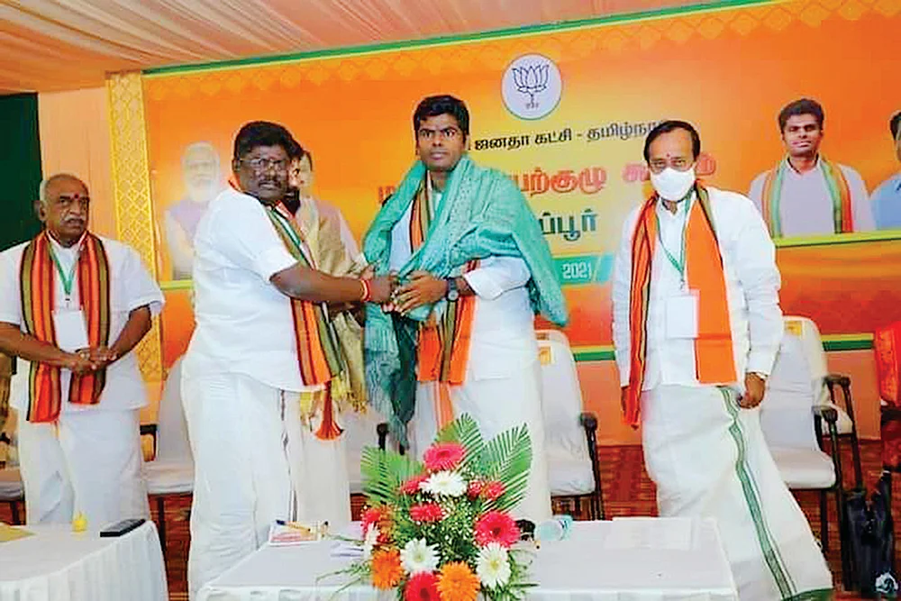 சொந்த காரணங்களுக்காக பா.ஜ.க-வில் இணைந்திருக்கிறேன்! - ரகசியம் உடைத்த ‘சோழவந்தான்’ மாணிக்கம்...