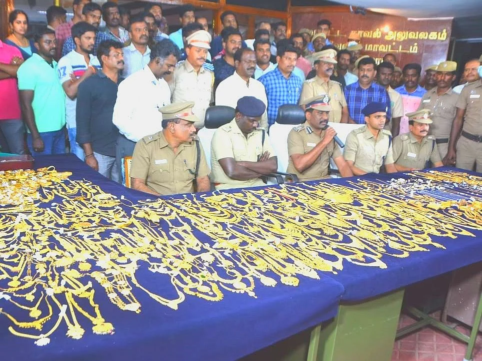 வேலூர்: `ஒரு வாரம் துளை போட்டார்... ருத்ராட்ச மாலையால் சிக்கிக்கொண்டார்’ - த்ரில்லிங் நிறைந்த கொள்ளை