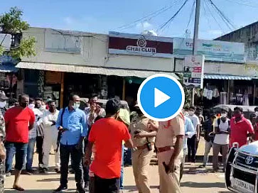 ``என் மகள் முன்பாக ஏன் என்னை அடித்தீர்கள்" - போலீஸுடன் வாக்குவாதம் செய்த நபர், வைரலாகும் வீடியோ!