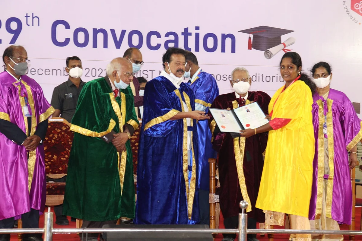 `பாஜக-வுக்குப் பயப்படுகிறது திமுக’ - சீமான் குற்றச்சாட்டு | இடும்பாவனம் கார்த்தி Vs ராஜீவ் காந்தி | Seeman's accusation - DMK Vs Nam tamilar 4 பட்டமளிப்பு விழாவில் அமைச்சர் பொன்முடி
