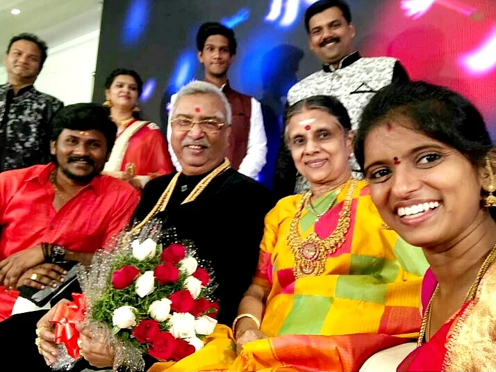 மாணிக்க விநாயகம் குடும்பத்தினருடன்