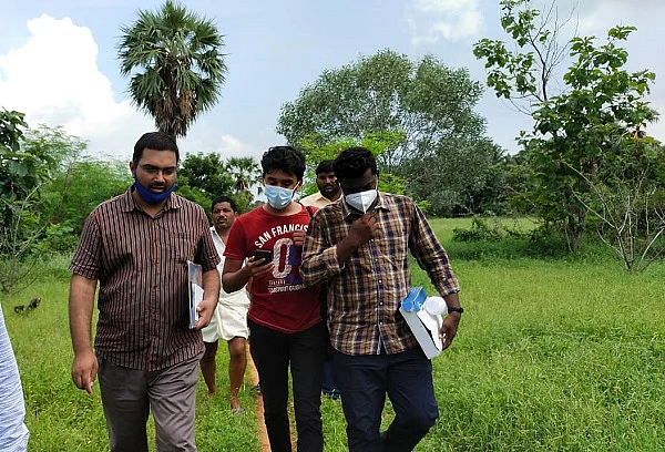 ஆய்வு நடத்தும் ஐ.ஐ.டி குழுவினர்
