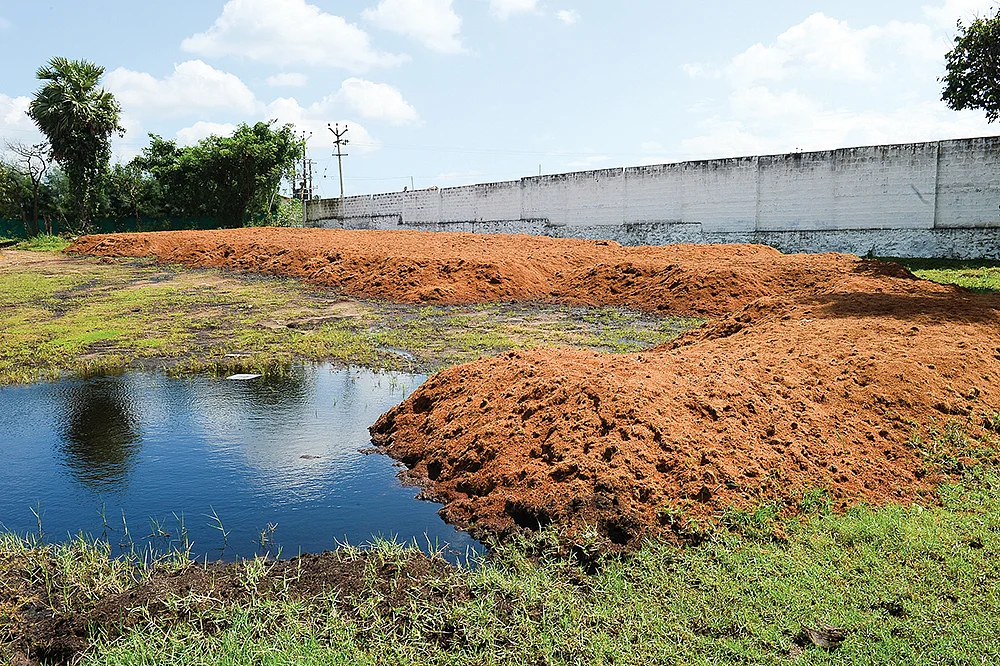 தென்னைநார் கழிவுகளால் நீர்நிலை பாதிப்பு