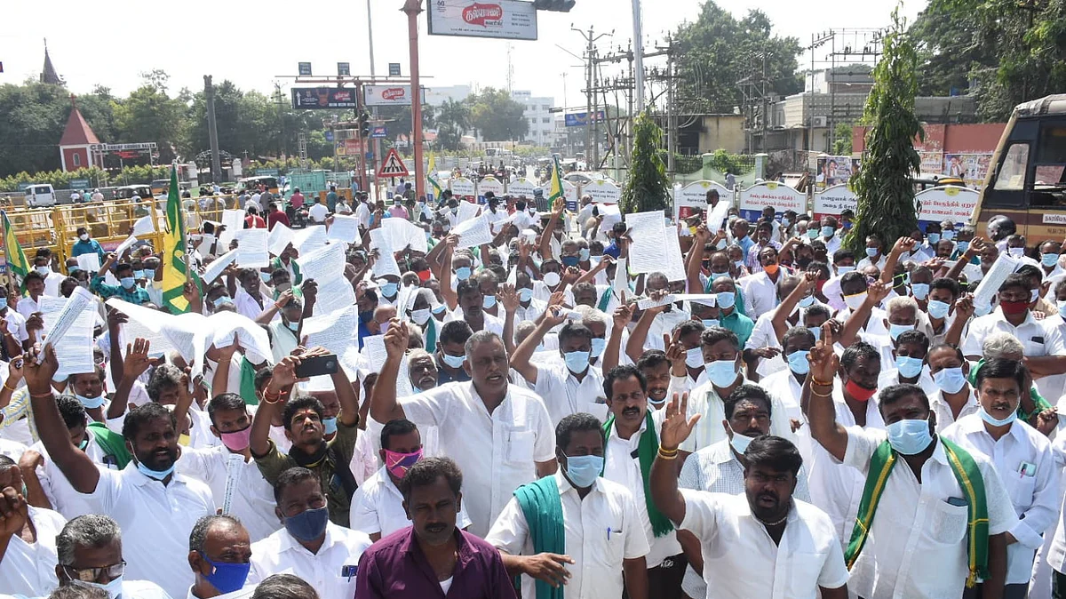 போராட்டத்தில் ஈடுபட்ட விவசாயிகள்