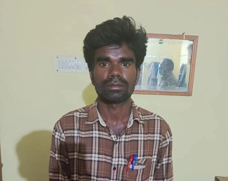 கைதுசெய்யப்பட்ட ஆசிரியர்