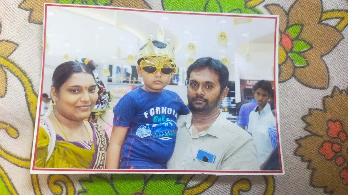 கடன் தொல்லை - மகனைக் கொன்றுவிட்டு தற்கொலை செய்துகொண்ட தம்பதி!