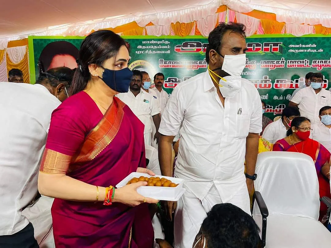 சோனாலி பிரதீப் வேலுமணி