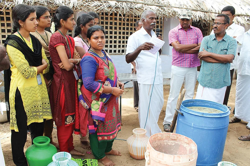பயிற்சியளிக்கும் சோமசுந்தரம்