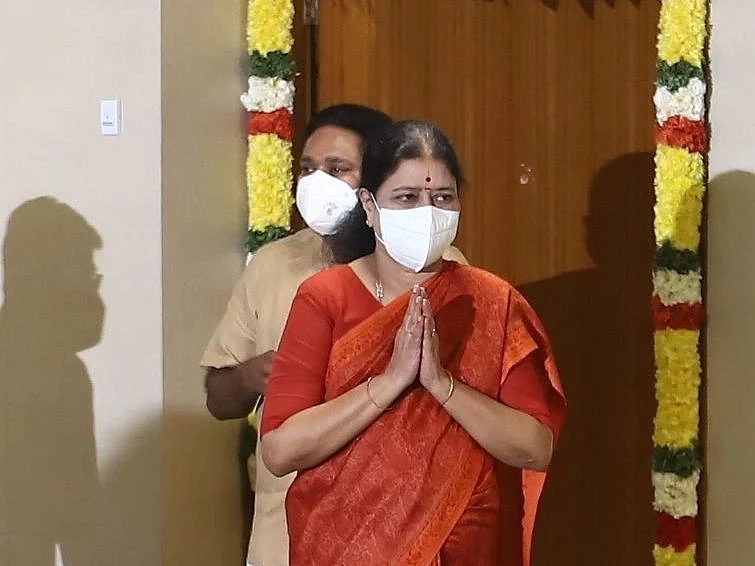 ``கட்சிக்கு நான் தலைவரா... சசிகலா தலைவரா?" - கொந்தளித்த தினகரன்; குழப்பத்தில் நிர்வாகிகள்