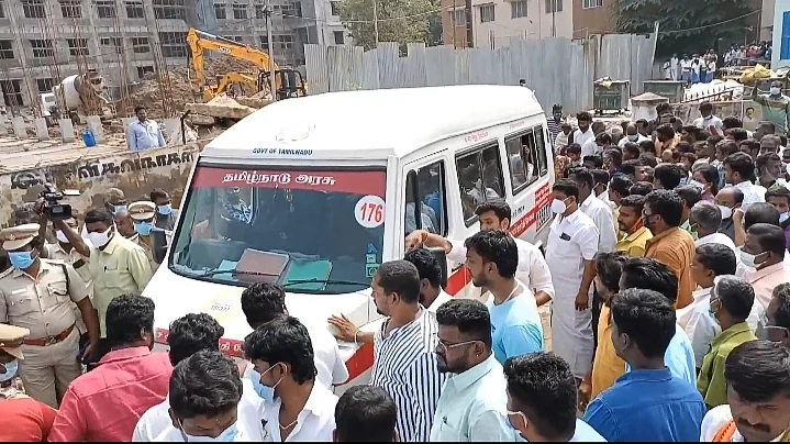 அரசுப் பள்ளி மாணவி எரித்துக் கொலை?