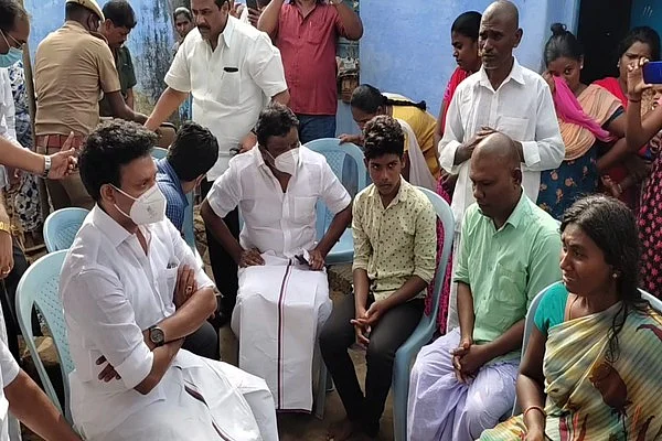 உயிரிழந்த மாணவன் சுதீஷ் குடும்பத்தினருக்கு அமைச்சர் ஆறுதல்