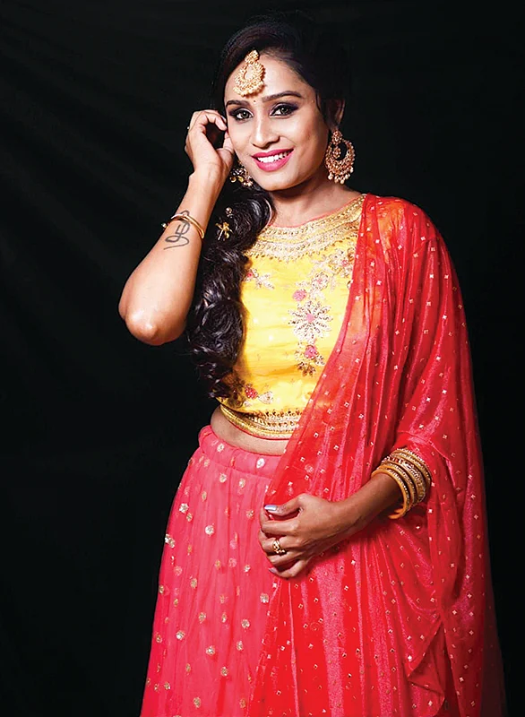 ஆங்கர் to ஆக்டர்: சவுண்டு சந்தியா யுவர் ஆனர்!