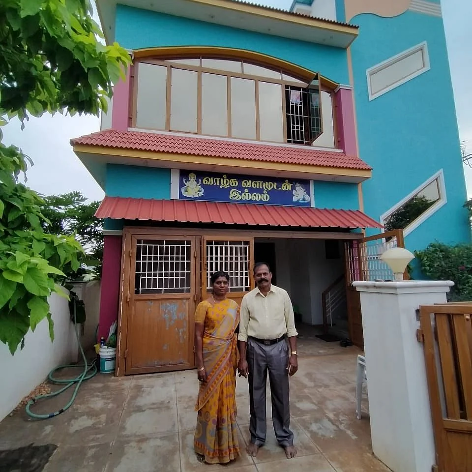 மனைவி முத்துகிருஷ்ணவேணியுடன் திலகர்