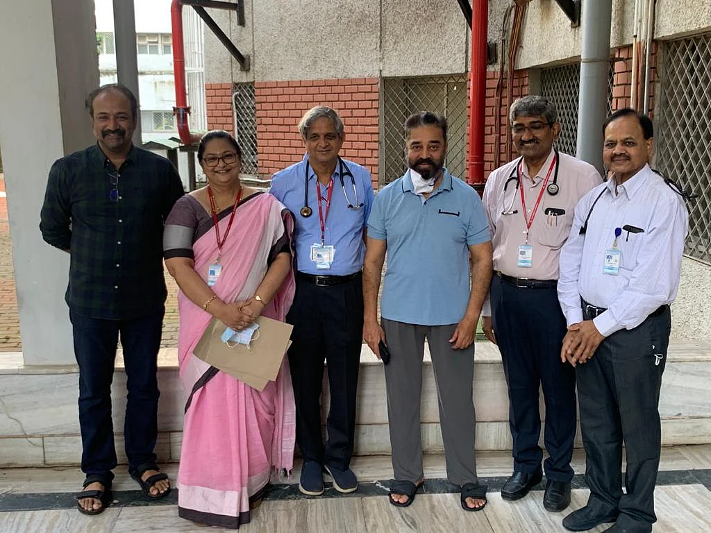கமல்ஹாசன்: மருத்துவமனையில் புத்தக வாசிப்பு, விக்ரம் டிஸ்கஷன், டிஸ்சார்ஜ் ஆனதும் பிக் பாஸ் விசிட்! |Article about kamal Hasan's discharge from hospital 2 கமல்ஹாசன்