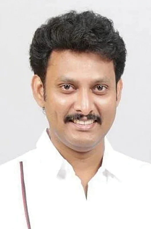 தவறான ஆசிரியர்கள்... பலியாகும் மாணவிகள்... தீர்வு... நம்மிடம்தான்!