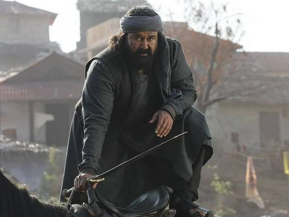 Marakkar Review: மூன்று மணி நேரம் ஒரு சினிமாவைப் பார்க்கவைக்க பிரமாண்டம் மட்டும் போதுமா?