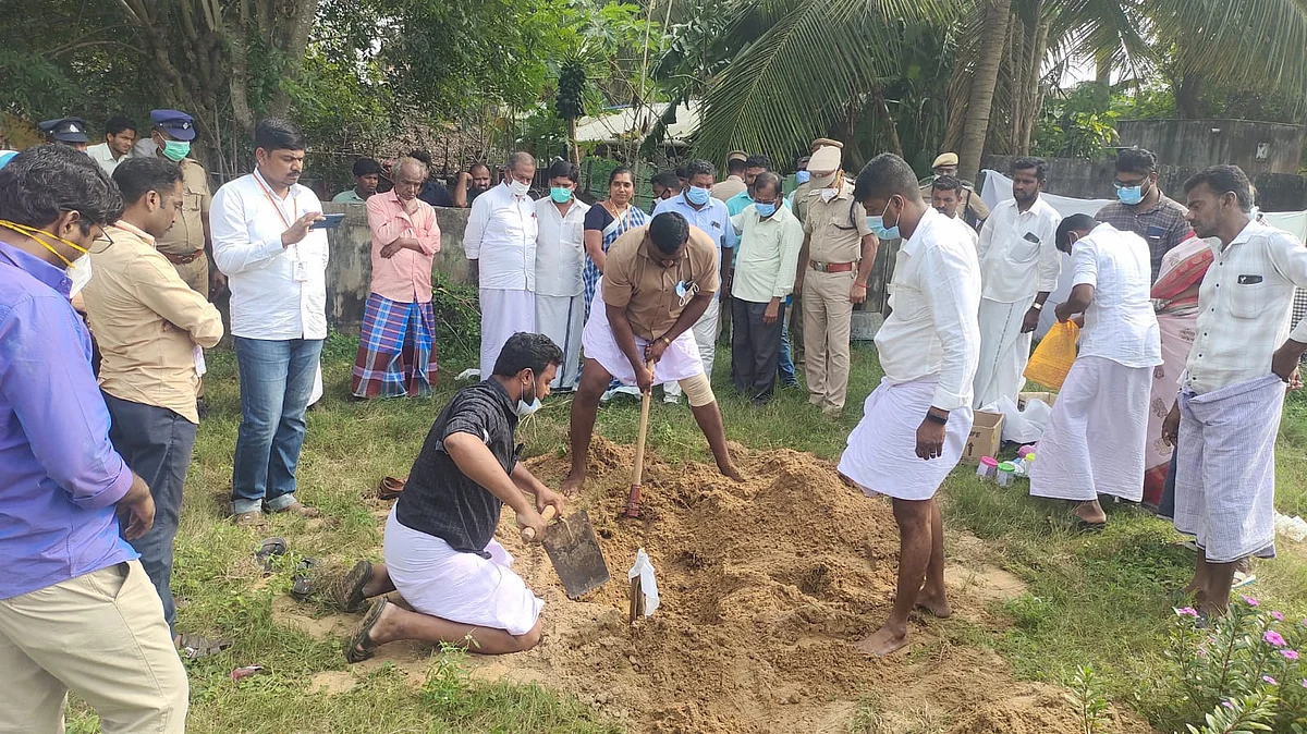 குழந்தை உடல் புதைக்கப்பட்ட இடம்