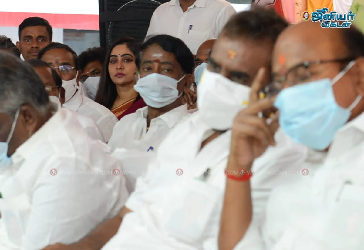 வேலுமணி பொள்ளாச்சி ஜெயராமன்