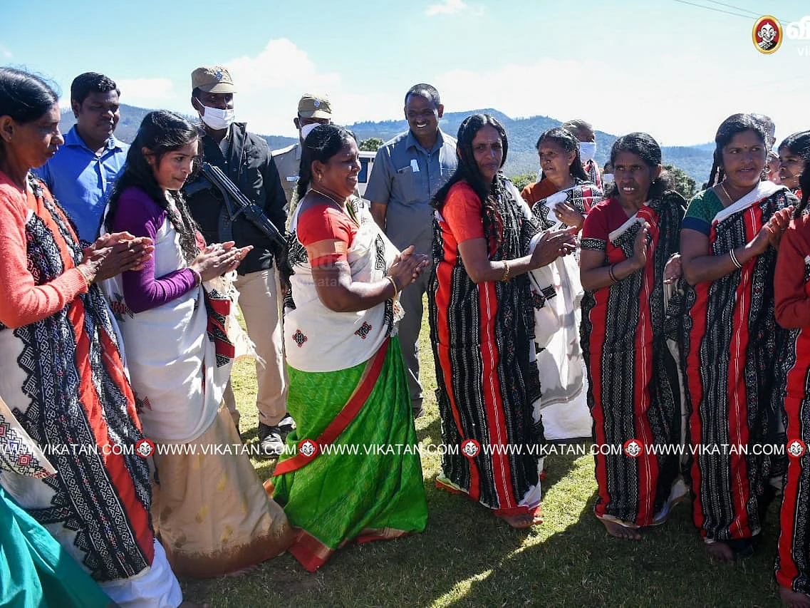 பாரம்பர்ய உடை, பழங்குடிகளுடன் நடனம்; கயல்விழியின் ஊட்டி விசிட் பழங்குடிகளுக்குப் பலன் சேர்க்குமா?