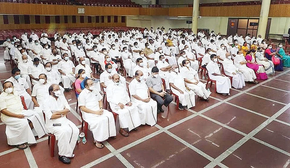அமைச்சர்களுக்கு வார்னிங்... அதிருப்தியில் நிர்வாகிகள்... டென்ஷனில் ஸ்டாலின்!