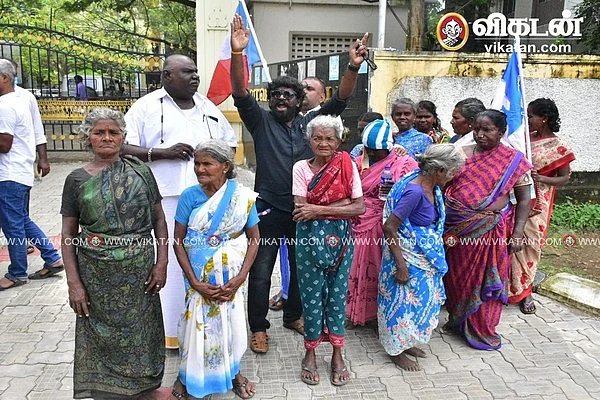 எதிர்ப்பு தெரிவித்த பெண்கள்