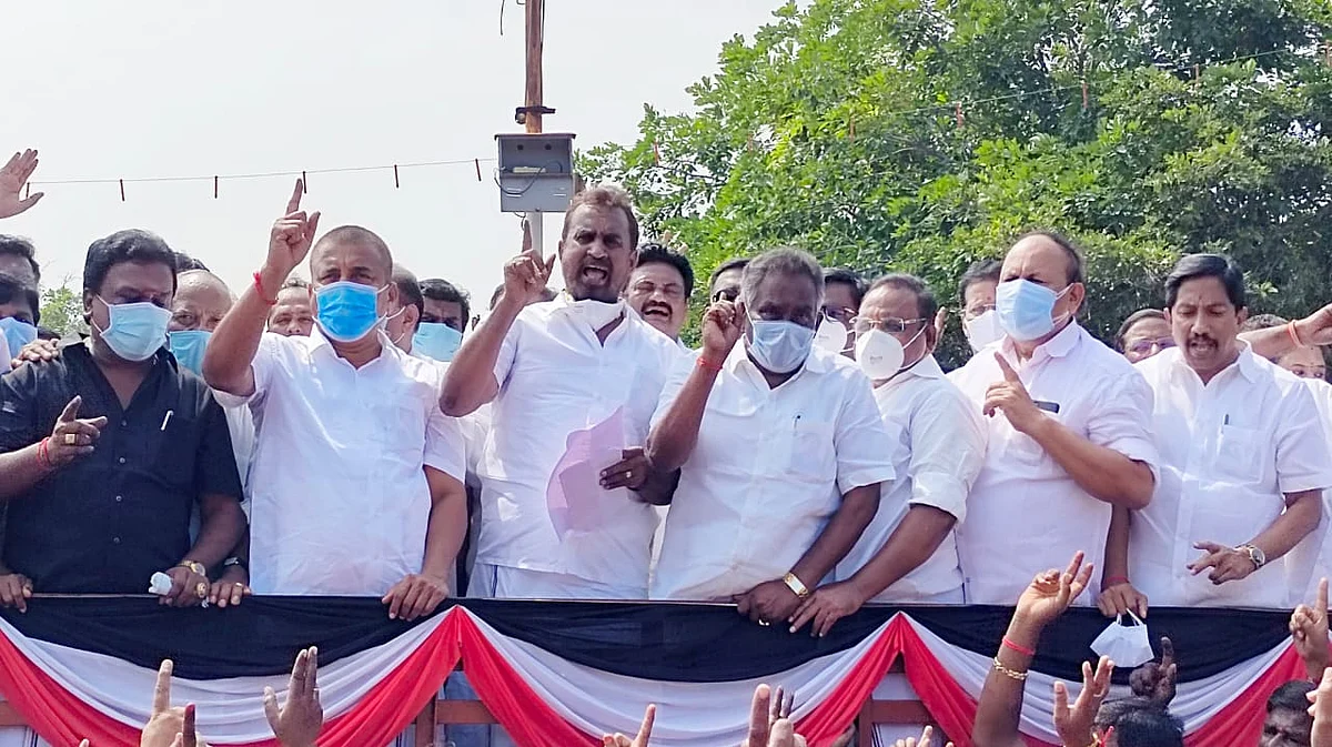 எஸ்.பி.வேலுமணி