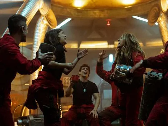Money Heist Review: சிறப்பா முடிச்சுட்டீங்க புரொபசர்... ஆனாலும் இதையெல்லாம் தவிர்த்திருக்கலாமே?!