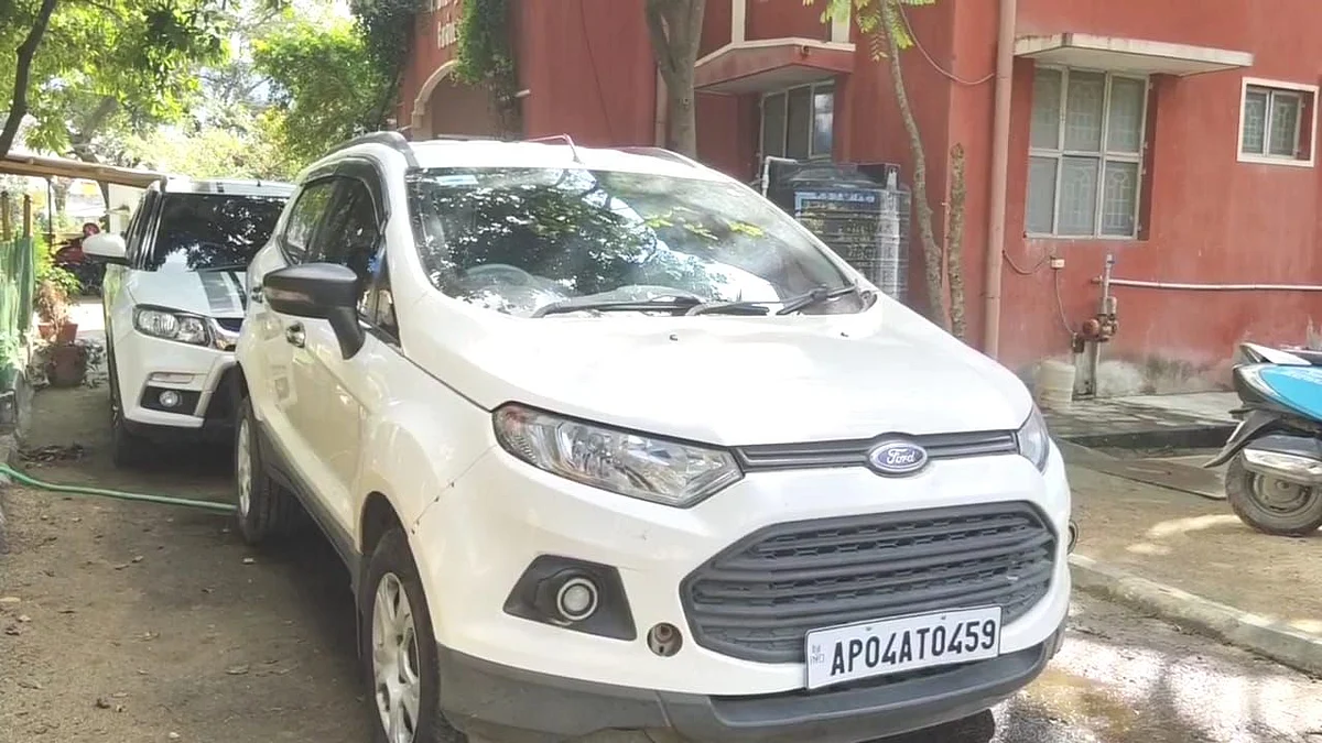 கடத்தலுக்குப் பயன்படுத்தப்பட்ட கார்கள்