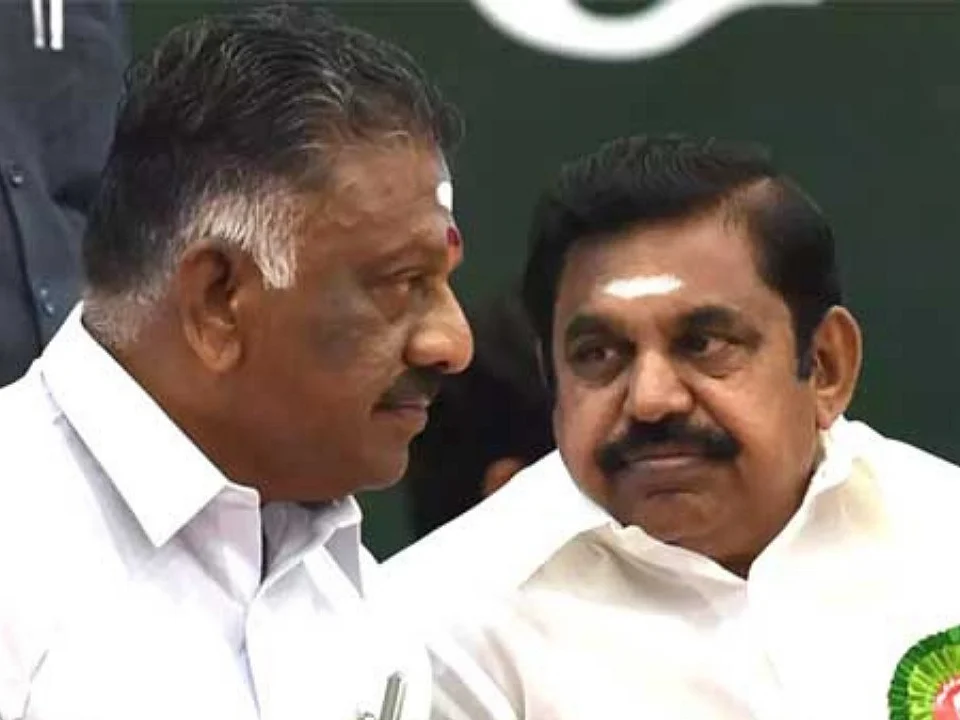 விழிபிதுங்கும் இரட்டைத் தலைமை... அ.தி.மு.க குளறுபடிகள்!