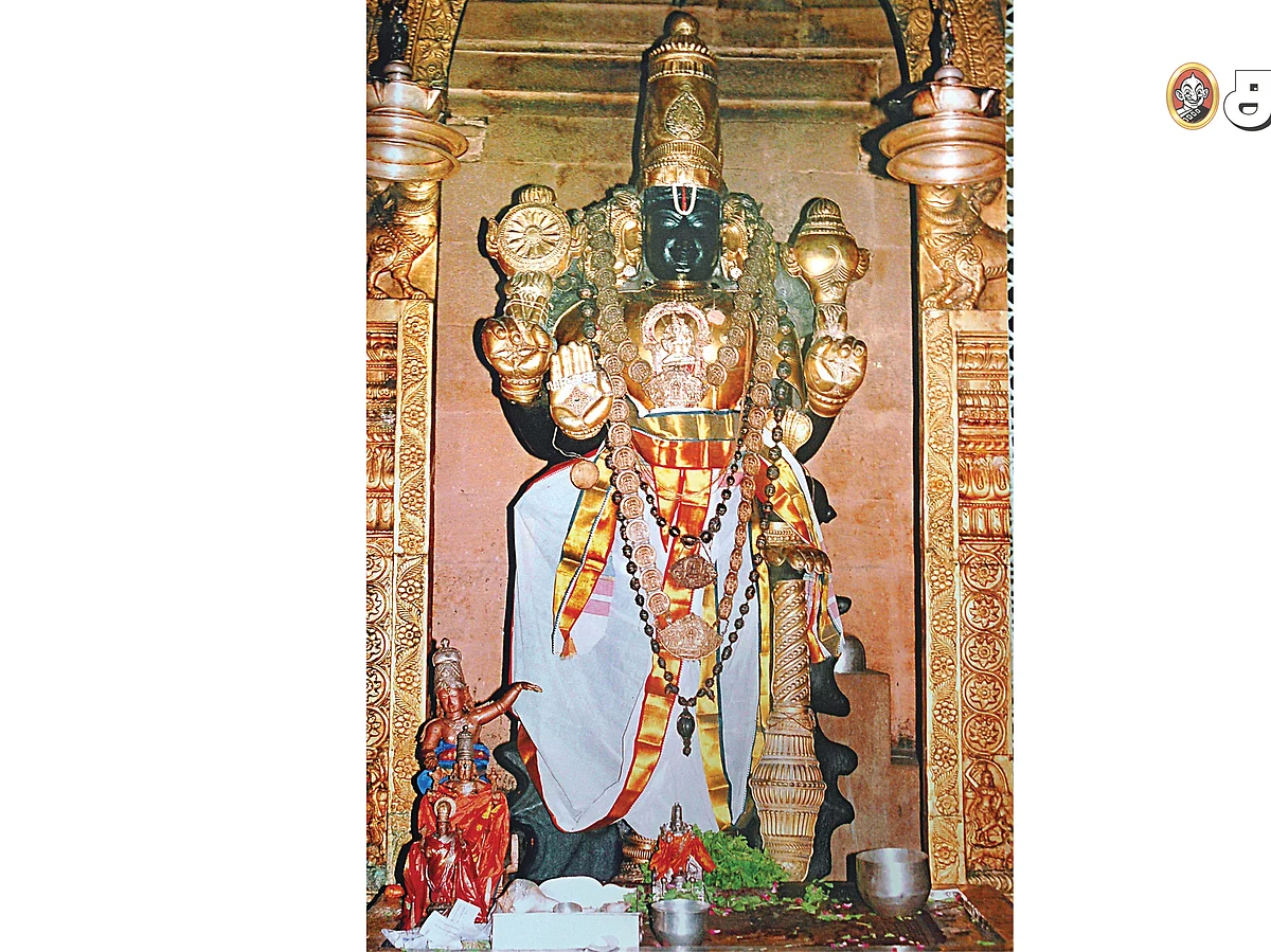 வரதரை வழிபடும் ஆதிசேஷன்!