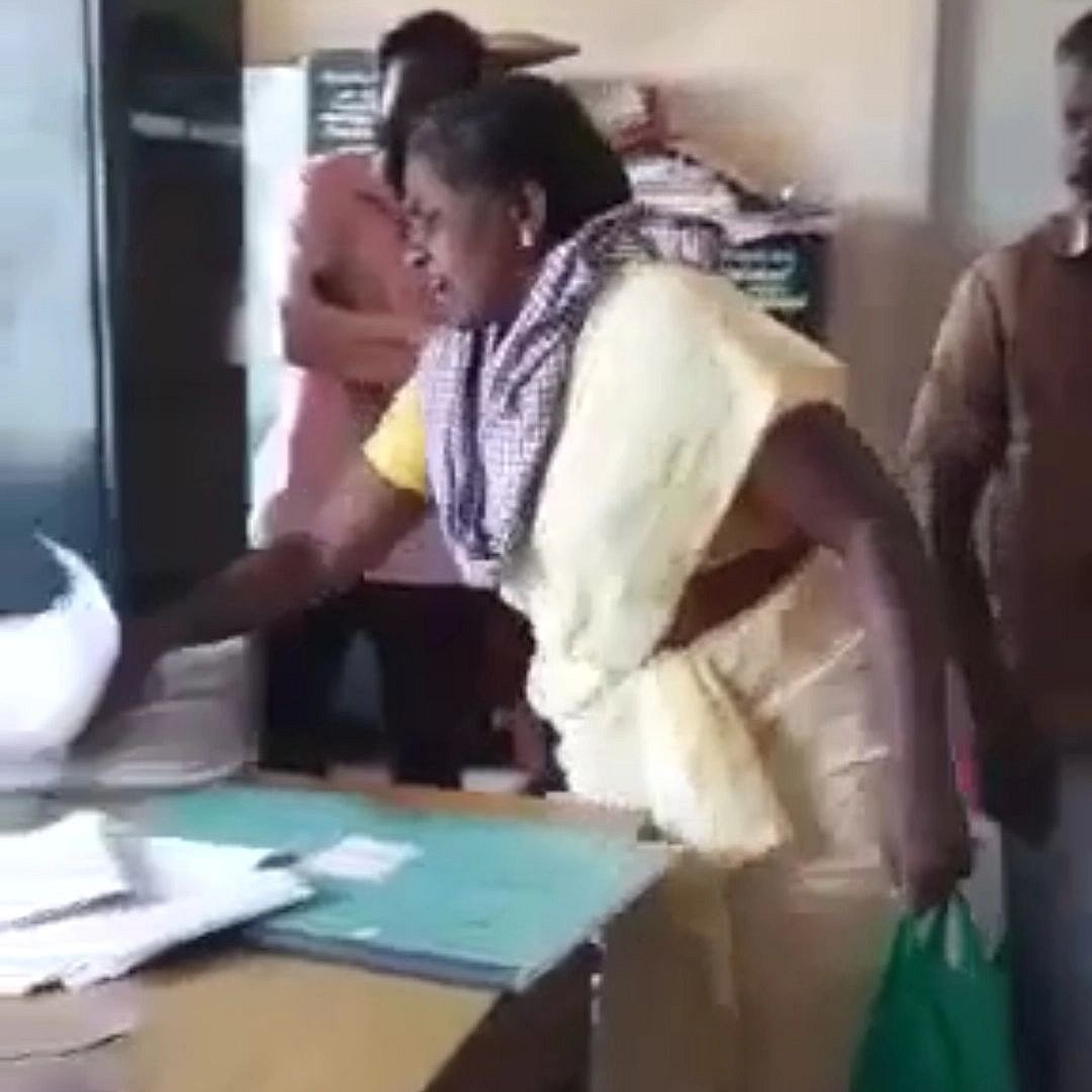 புதுக்கோட்டை: `2 மாத சம்பளம் வழங்கவில்லை..!’ - அலுவலகத்தை சூரையாடிய ஆசிரியை சஸ்பெண்ட்!