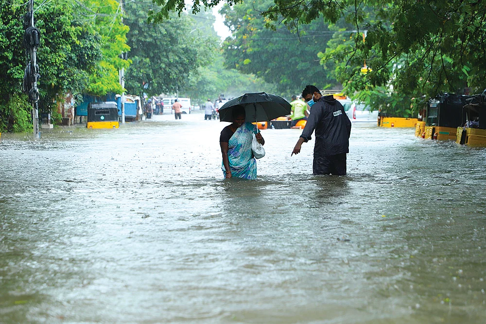 ஆர்க்டிக் பனியும் கனமழையில் மூழ்கிய சென்னையும்!