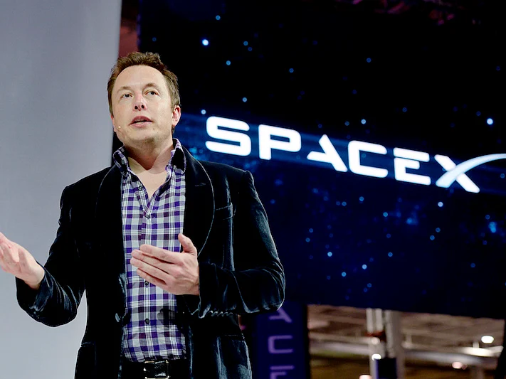 நிலவில் மோதவிருக்கிறதா Elon Musk -ன் `ஃபால்கன் 9' ராக்கெட்; விண்வெளி ஆராய்ச்சியாளர்கள் சொல்வதென்ன?