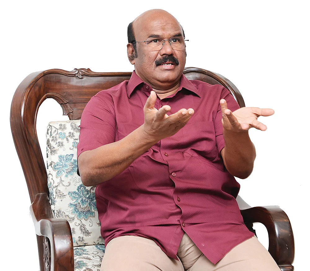 “வாக்களித்த மக்களையே கடனாளியாக்கிவிட்டது தி.மு.க!” - அட்டாக் செய்யும் ஜெயக்குமார்...