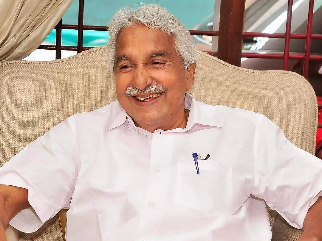 `ரூ.10.1 லட்சம் வழங்க அச்சுதானந்தனுக்கு உத்தரவு!’ - சாதகமான தீர்ப்பு... உற்சாகத்தில் உம்மன்சாண்டி