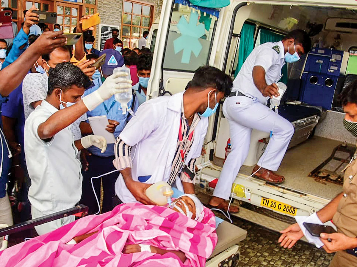 இன்று புகழேந்தி... அன்று முருகேசன்! - “பதுங்கு குழி வாழ்க்கை மாதிரி ஆகிடுச்சு எங்க நிலைமை...”