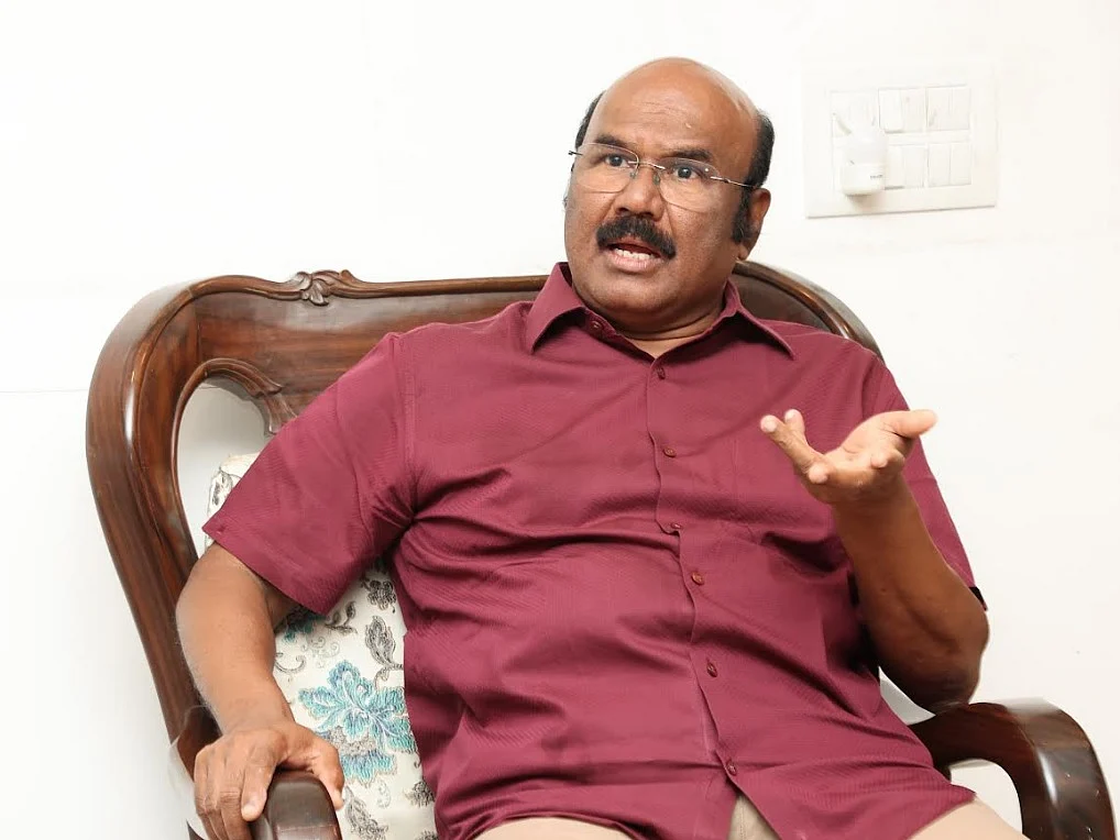 ``தமிழகத்தில் மக்கள் ஆட்சியா, மன்னர் ஆட்சியா?" - ஜெயக்குமார் கேள்வி