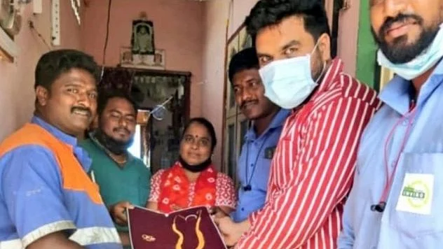 நகையை ஒப்படைத்தபோது...