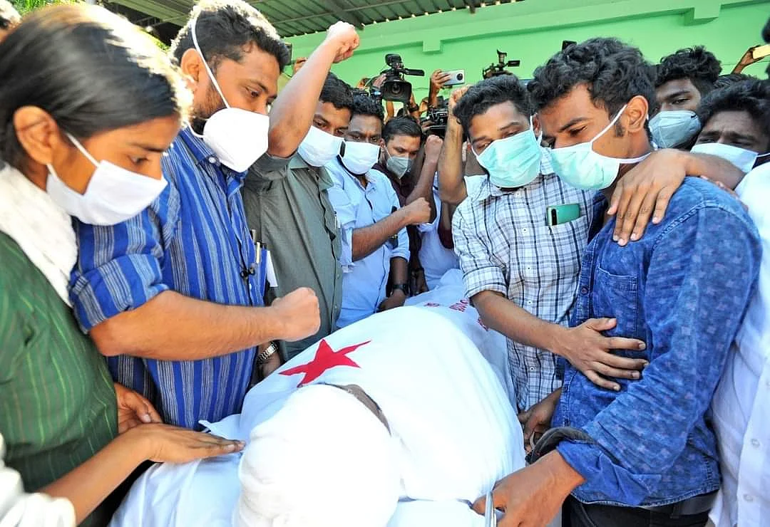 தீரஜ் இறுதிச்சடங்கில்