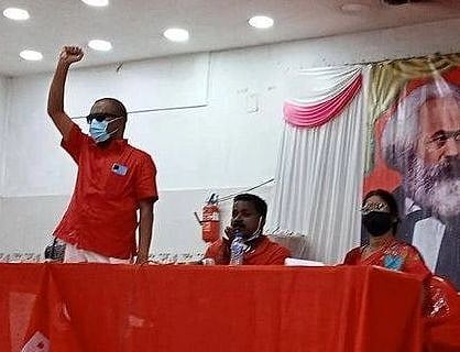 சி.பி.எம்: இந்தியாவிலேயே முதல்முறையாக பார்வை மாற்றுத்திறனாளி மாவட்டச் செயலாளராக தேர்வு!  