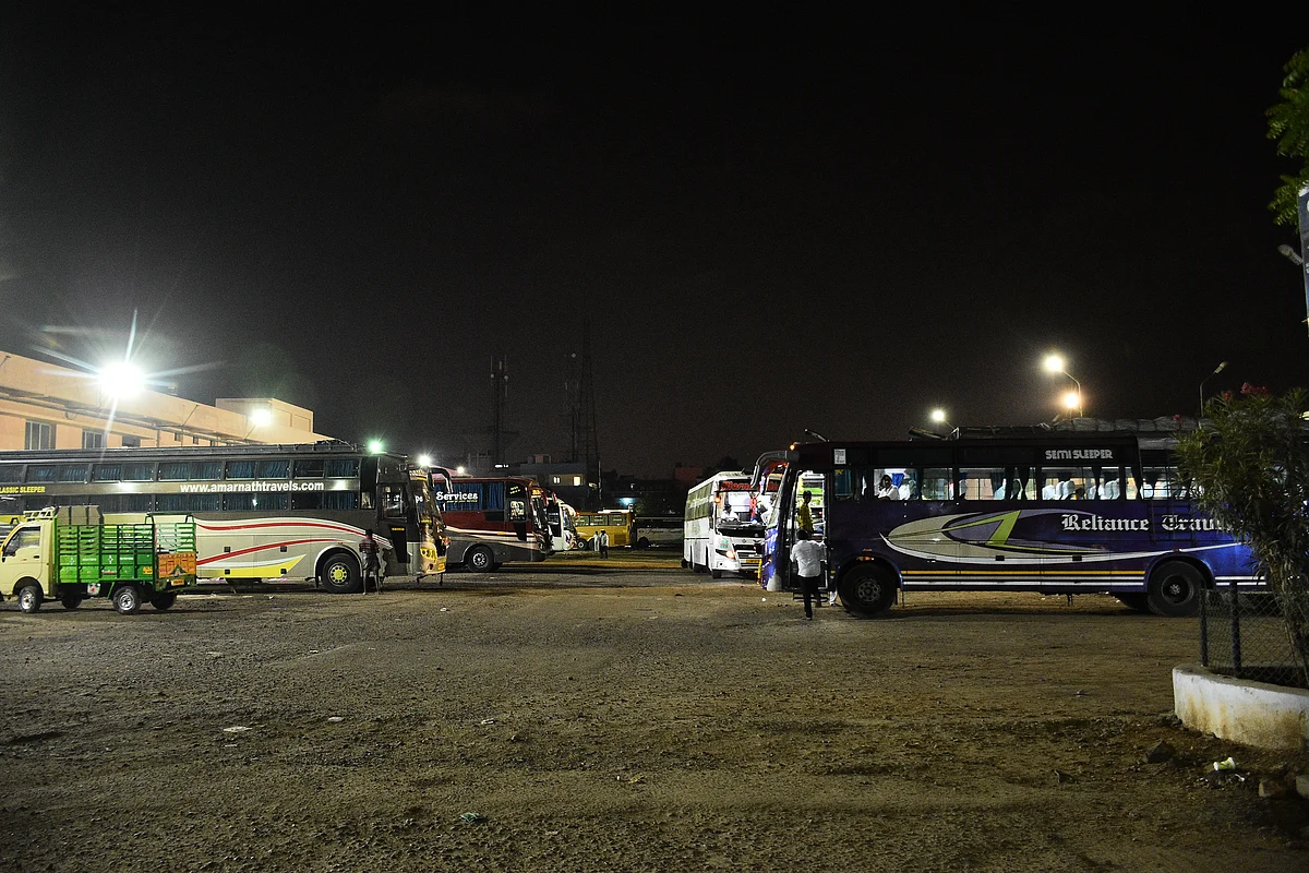 Omni Bus stand