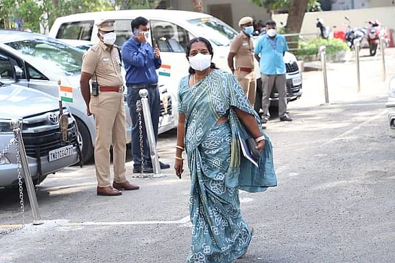 கூட்டத்தைவிட்டு வெளியேறிய பாஜக எம்.எல்.ஏ வானதி சீனிவாசன்