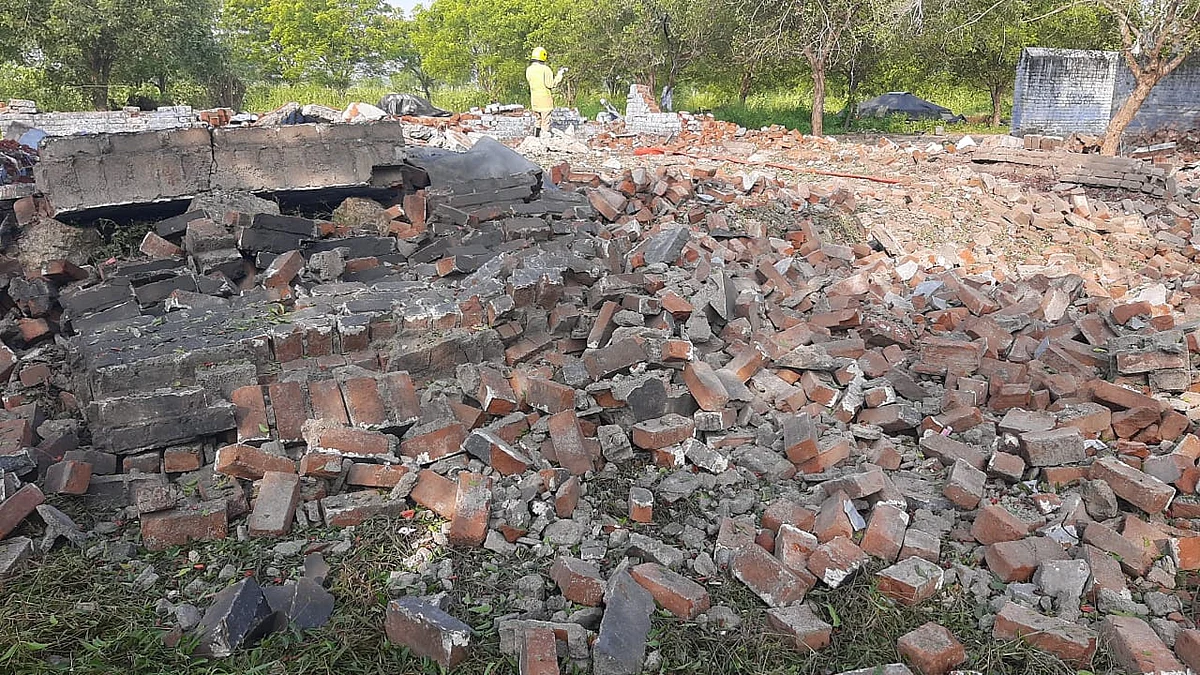 இடிந்து தரைமட்டமான அறைகள்