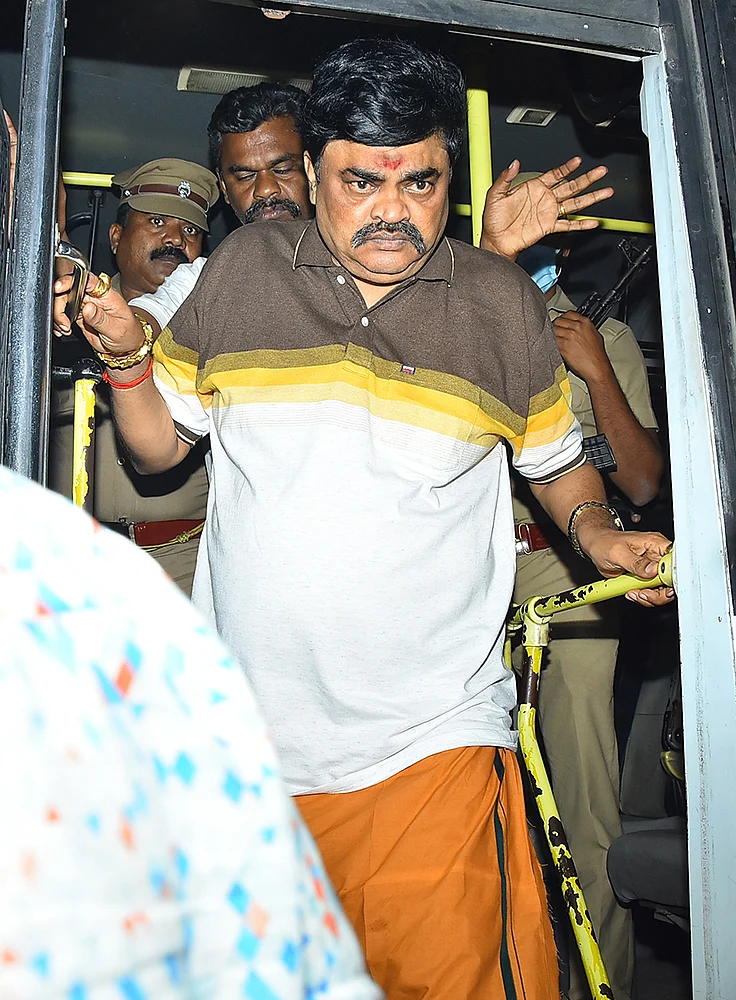 குழப்பிய விசுவாசி... உதவிய பா.ஜ.க... சிக்கவைத்த சிக்னல் - காருக்குள் கண்ணீர்விட்ட பாலாஜி!