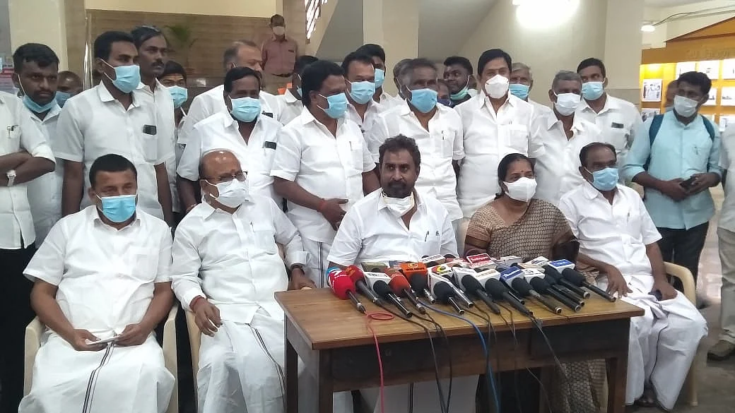 வேலுமணி