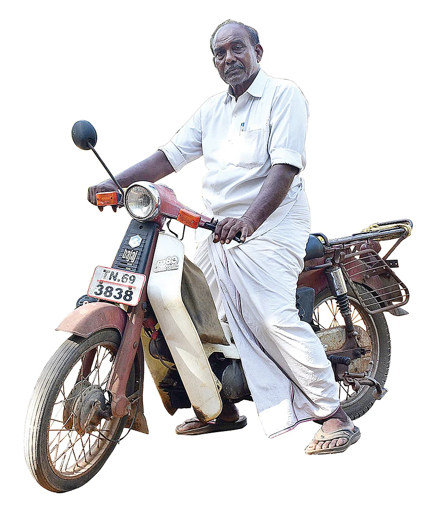இப்போ என்ன செய்றாங்க?! - ஆடு மேய்க்கிறார்... கருப்பட்டி விற்கிறார்...